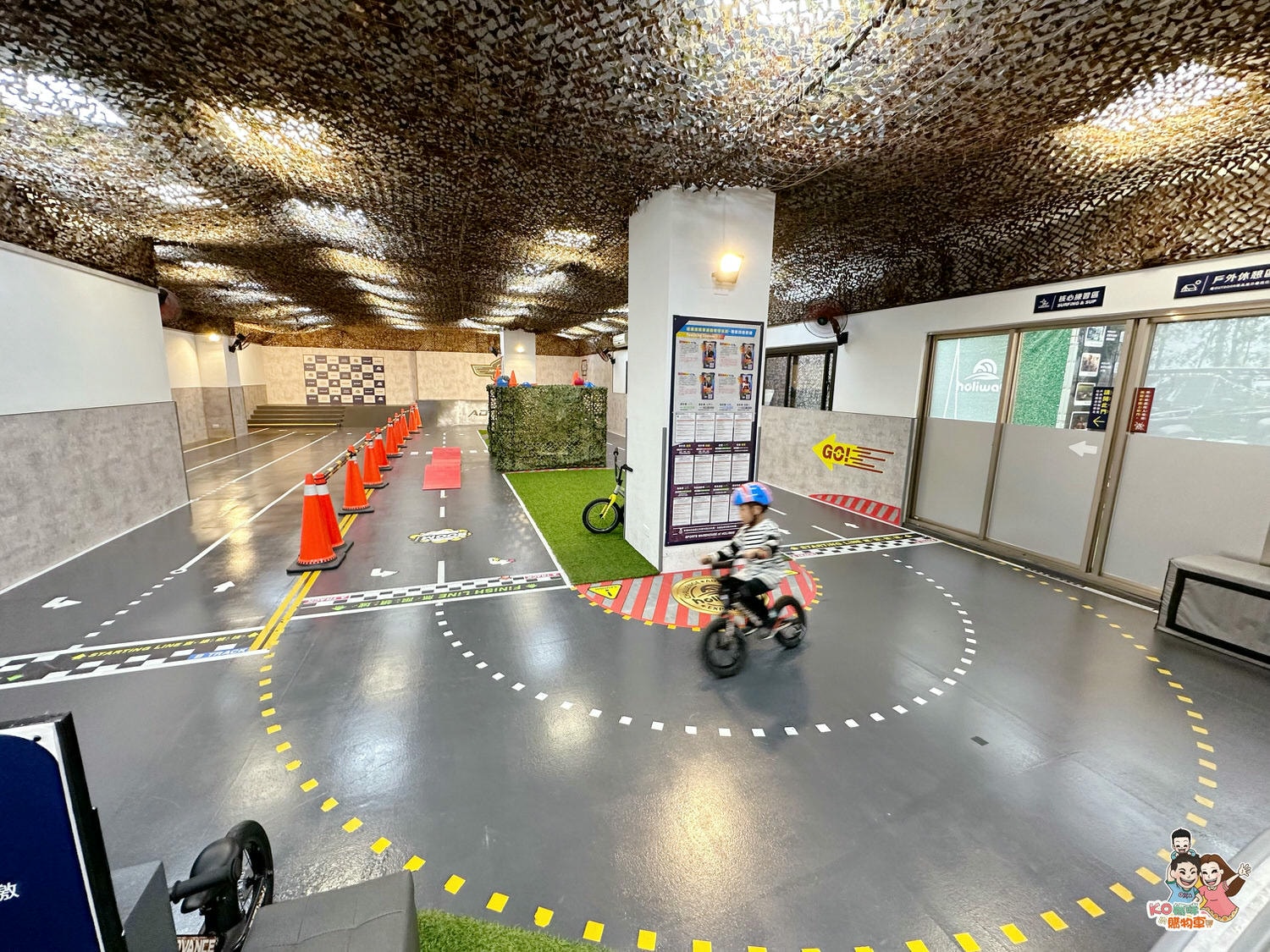 台中西屯 ▎ Holiway 哈樂維運動倉庫館場體驗-在室內也可以騎平衡車,玩蛇板!!親子騎乘運動體驗館 X 蛇板運動倉庫 ╮ - 第6張圖